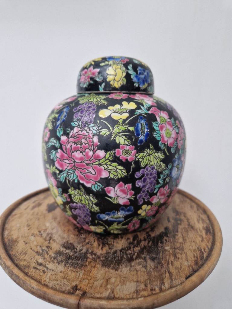 Vintage Mid Century Chinese Porcelain Ginger Jar 