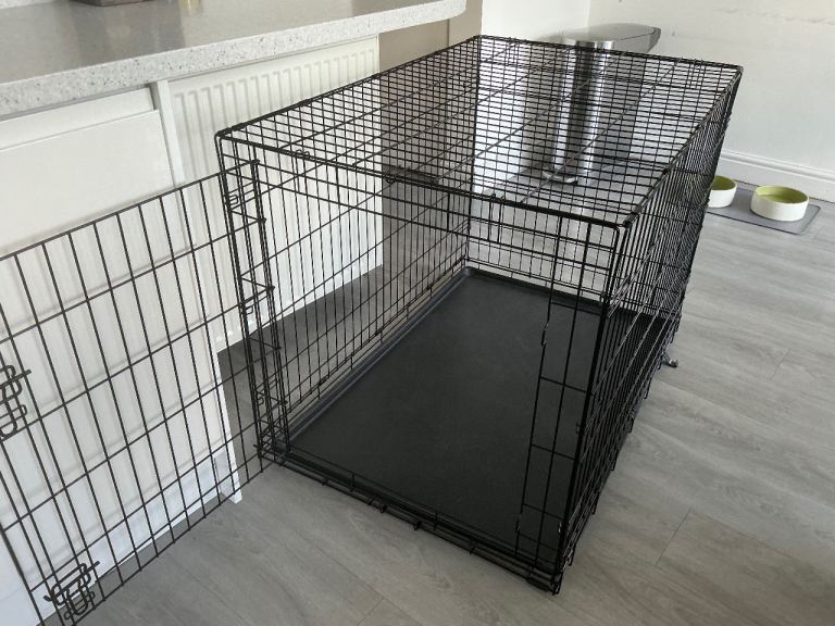 Dog Crate, Large - very good clean condition 