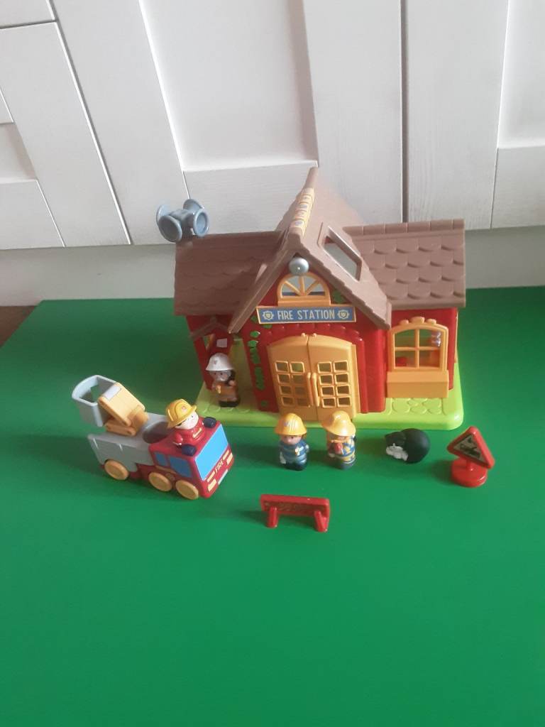 Early learning Centre happyland large fire station  with  sounds.