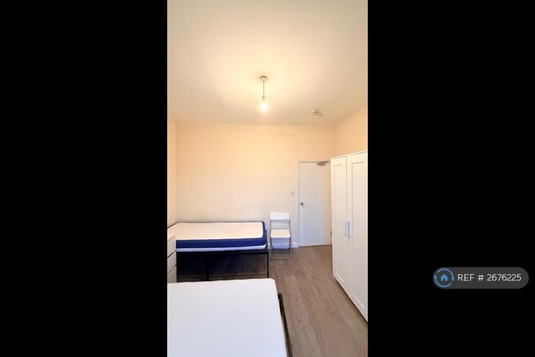 image for 1 bedroom in Arcadian Gardens, London, N22 (#2676225)