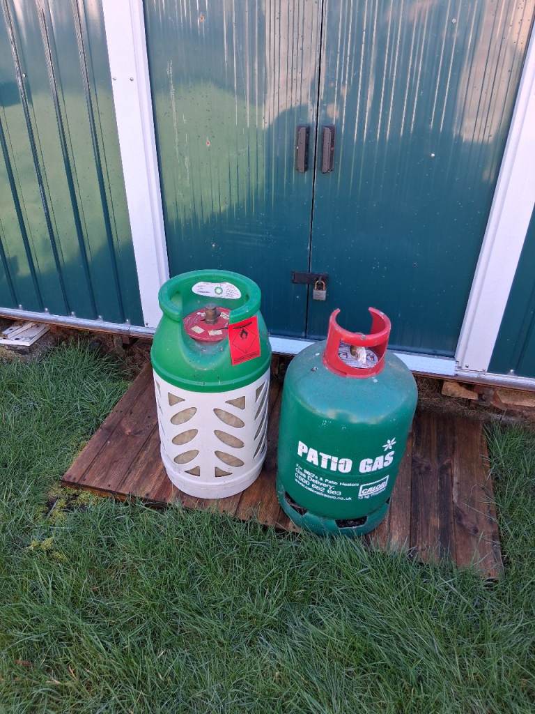 2 gas bottles 1 full 1 empty 