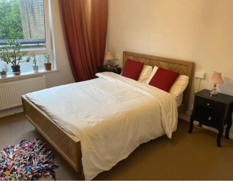 Room Romford £800/pm - Elizabeth Line | Couples OK!