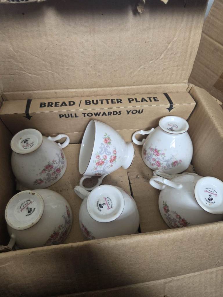 Set of 6 Vintage Floral Tea set - Gold Trim