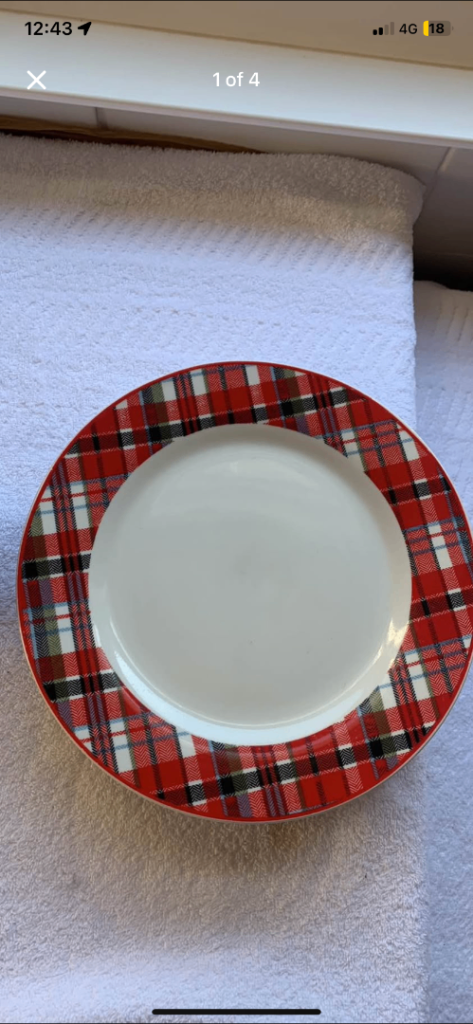 Set of 4 dinner plates, 2 bowls, 2side plates