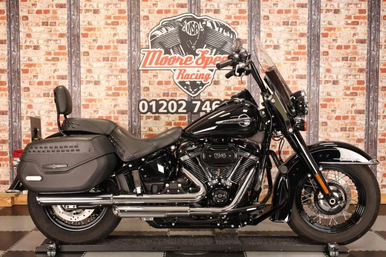 2020 HARLEY DAVIDSON FLHCS HERITAGE CLASSIC 114 - 5,176 MILES - VANCE AND HINES
