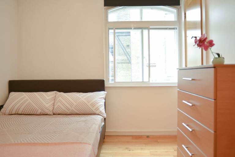   🏚️  COUZY ROOM CENTRAL MILE END  🏚️  AVAILABLE