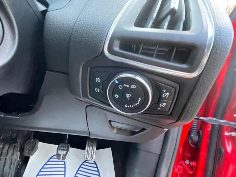  Ford Focus 1.0T EcoBoost Zetec S Euro 5 (s/s) 5dr Petrol Manual