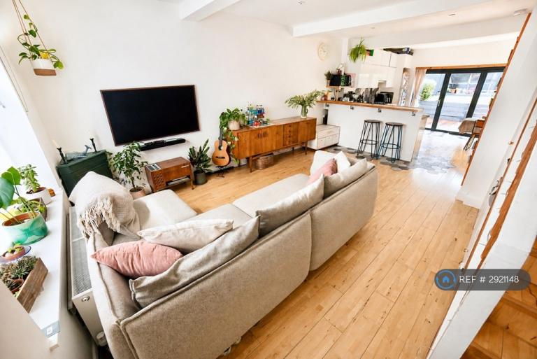 3 bedroom house in Shirebrook Road, London, SE3 (3 bed) (#2921148)