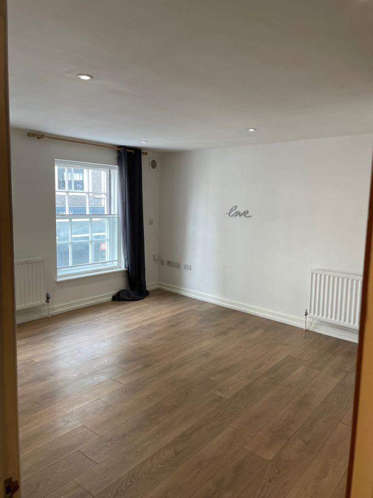 Bright & Spacious One Bed Flat In Centre of Maidstone