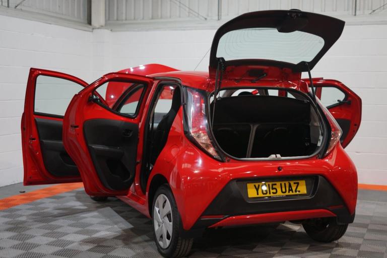 2015 Toyota AYGO 1.0 VVT-i x-play Euro 5 5dr Euro 5 HATCHBACK Petrol Manual