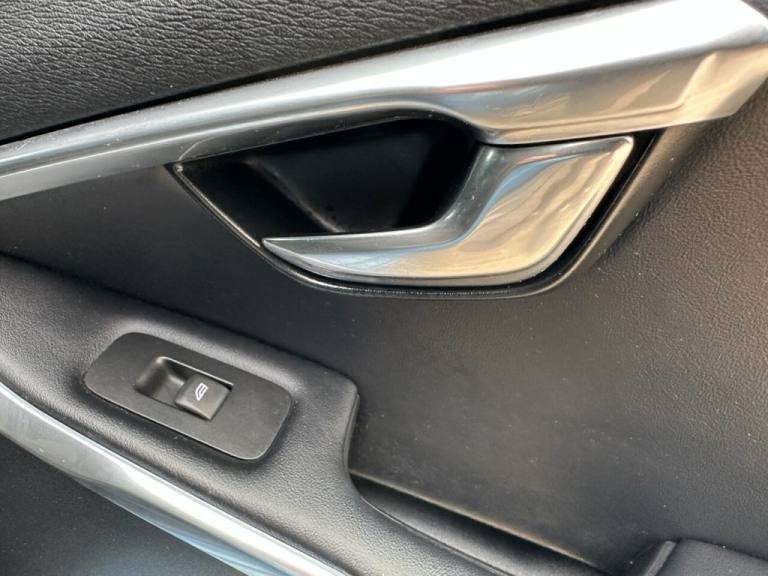 2016 Volvo V40 2.0 D2 R-Design Nav Hatchback 5dr Diesel Manual Euro 6 (s/s) (120 ps) Hatchback Di...