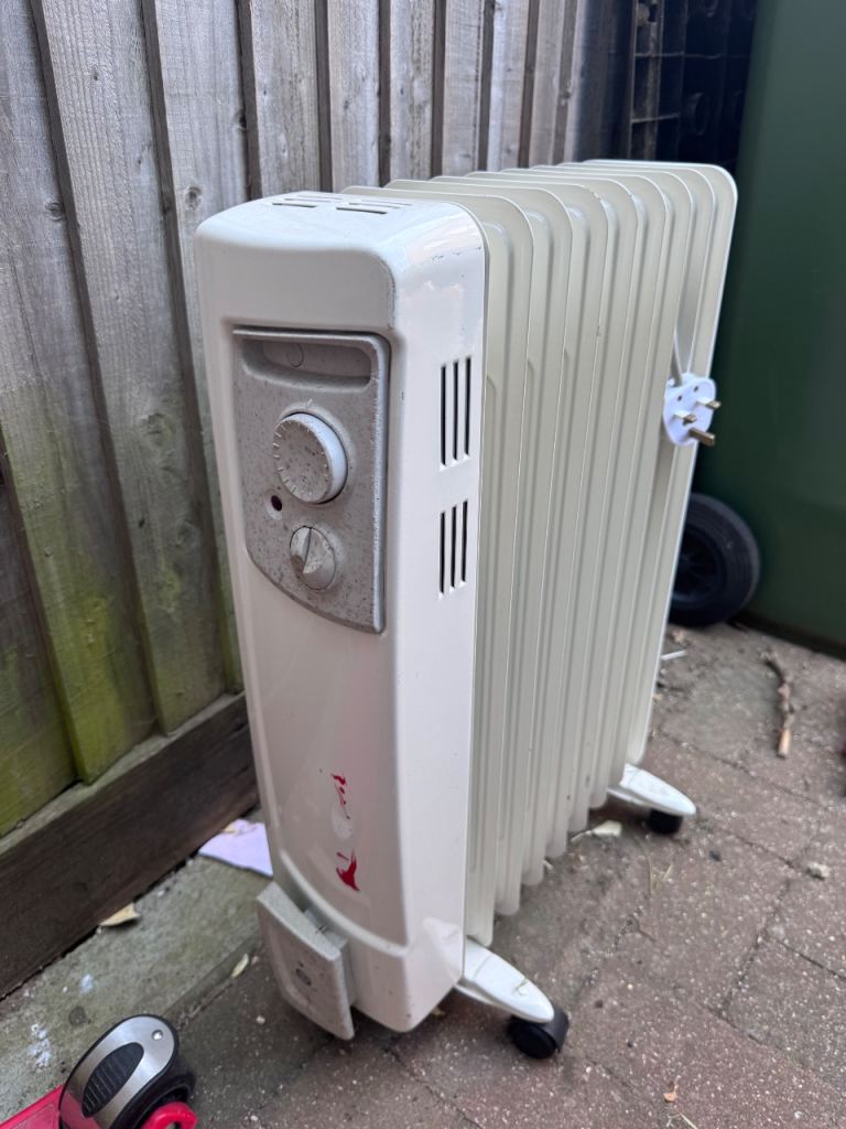 Cream Oil-Filled Electric Radiator Heater – working Condition