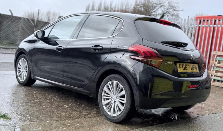 2017 Peugeot 208 1.2 PureTech Allure Euro 6 5dr HATCHBACK Petrol Manual