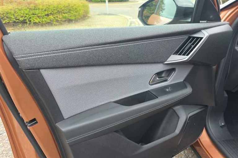 2025 Vauxhall Grandland 1.2 Hybrid [136] Ultimate 5dr e-DCT6 [Pan Roof] HATCHBACK PETROL Automatic