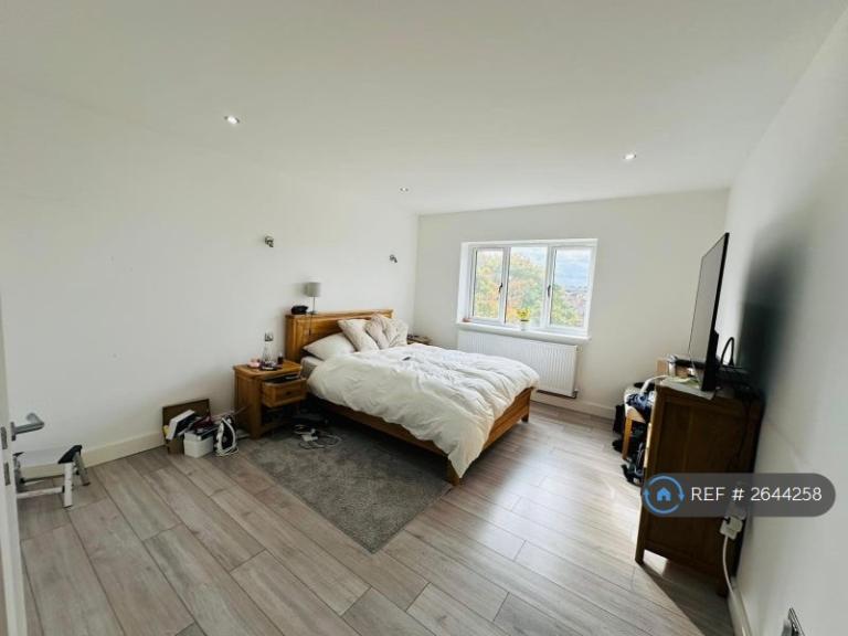 2 bedroom flat in Sudbury, Sudbury, CO10 (2 bed) (#2644258)