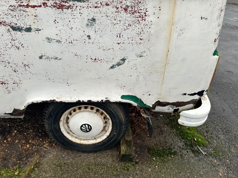 🚐 VW Bay Window Campervan – Classic 1973 Project with New Parts Included! 