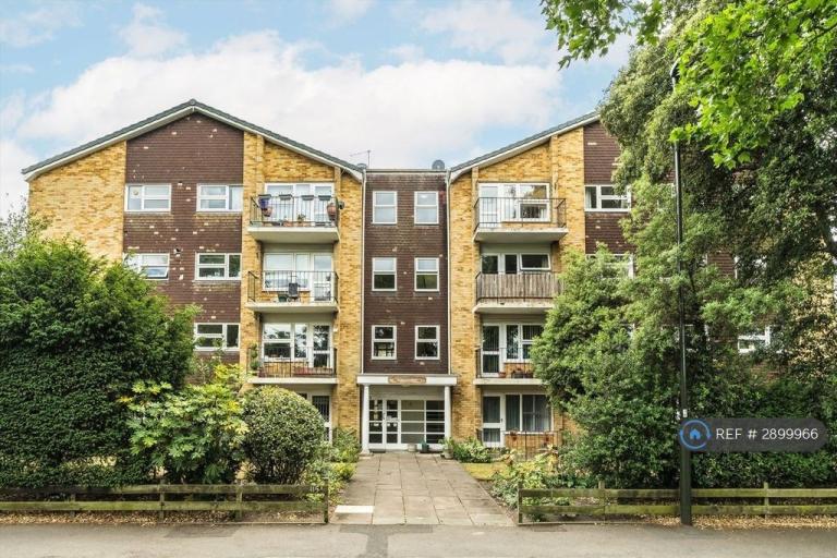 3 bedroom flat in Kingsdown, London, SW19 (3 bed) (#2899966)