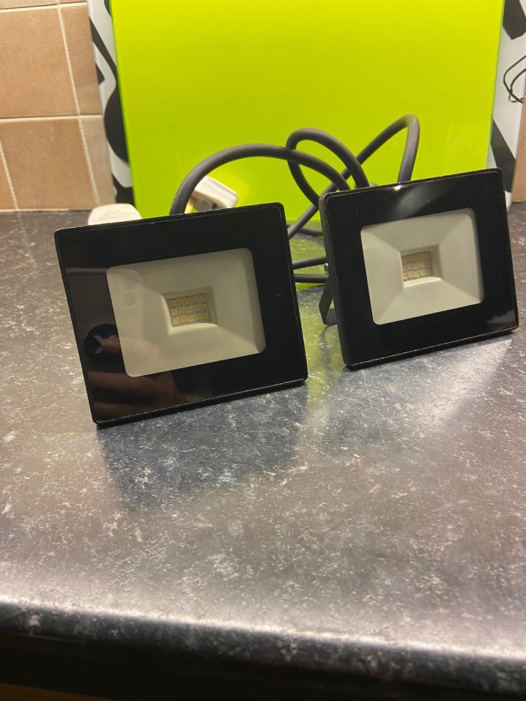 2 Adjustable LED Up-Lighters 