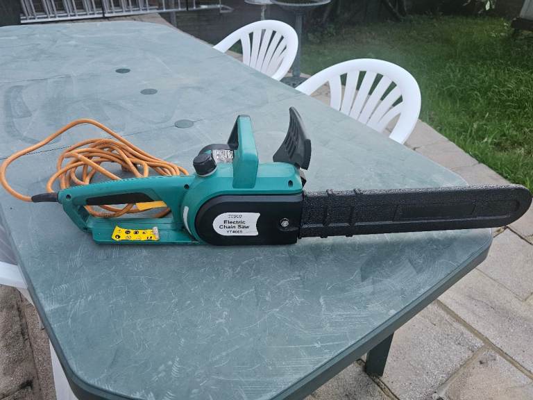 Tesco Electric Chainsaw - Good Working Condition