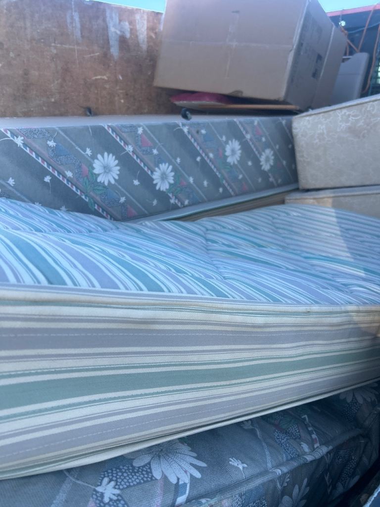 FREE BEDS FREE DELIVERY 