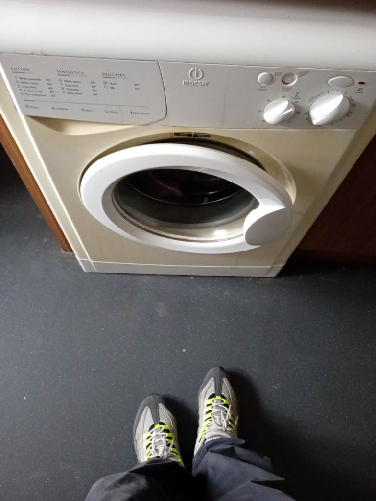 Indesit Washing Machine – Cream, Good Working Order