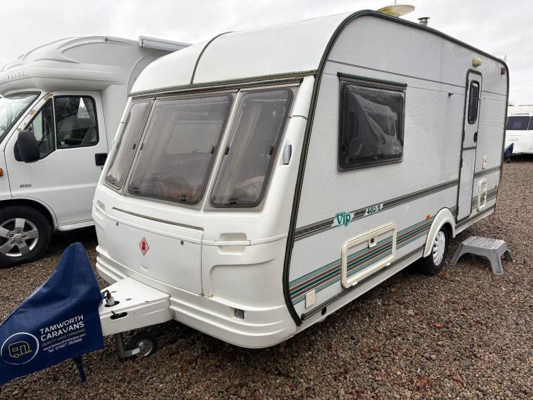 COACHMAN VIP 460 - 2 BERTH CARAVAN WITH END WASHROOM 