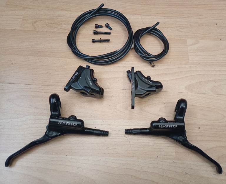 Tektro HD-R310 Hydraulic Disc brake Calipers/brake levers set.