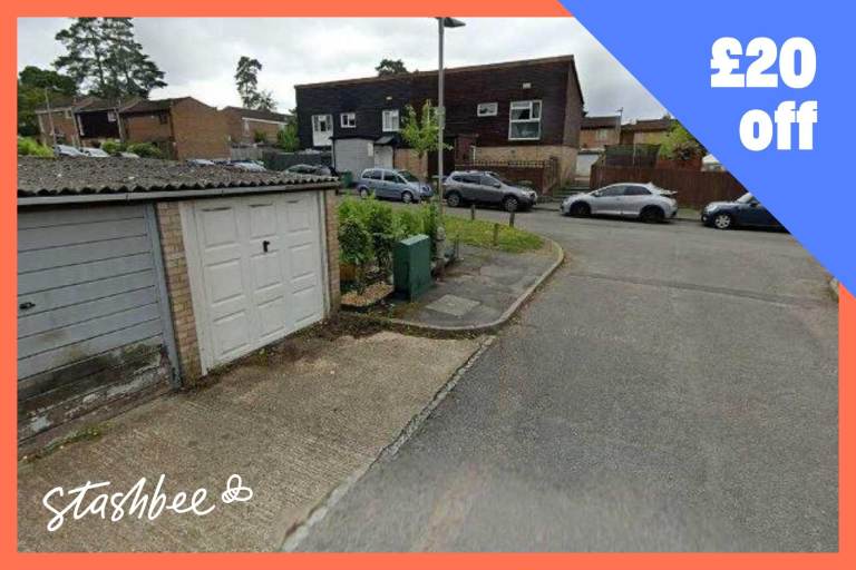 Garage to rent in Bracknell (RG12) | Stashbee