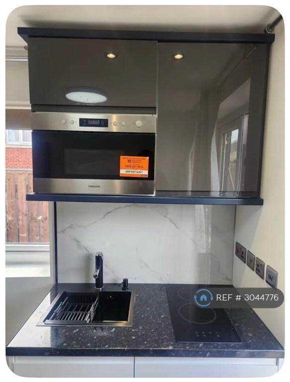 Studio flat in Mayfair Mount, Leeds, LS15 (#3044776)