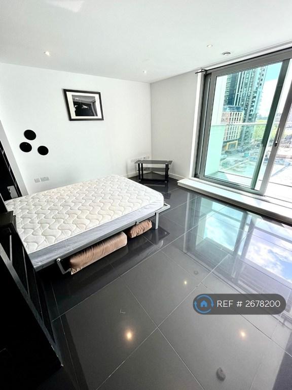 Studio flat in Pan Peninsula Square, London, E14 (#2678200)