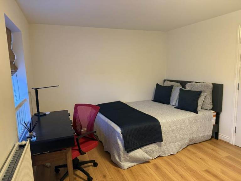 Spacious & Cosy Double Room For Rent AT MK10 7AN