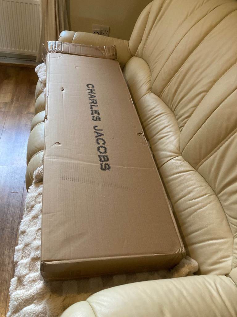 @ FREE TO COLLECT STRONG CARDBOARD BOX FOR POSTING GUITARS.. COLLECTION ONLY PLEASE @