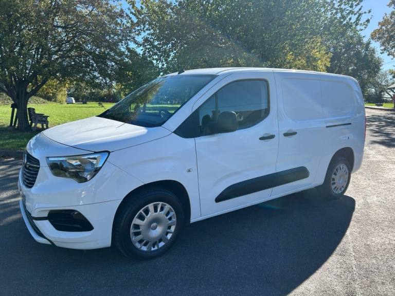 2020 70 VAUXHALL COMBO 1.5 TURBO D 2300 SPORTIVE PANEL VAN 4DR DIESEL MANUAL L2 