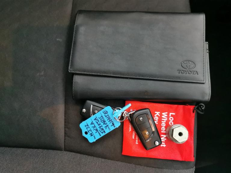 2022 Toyota Yaris 1.5 VVT-h Design Hatchback 5dr Petrol Hybrid E-CVT Euro 6 (s/s) (116 ps) -  Hat...