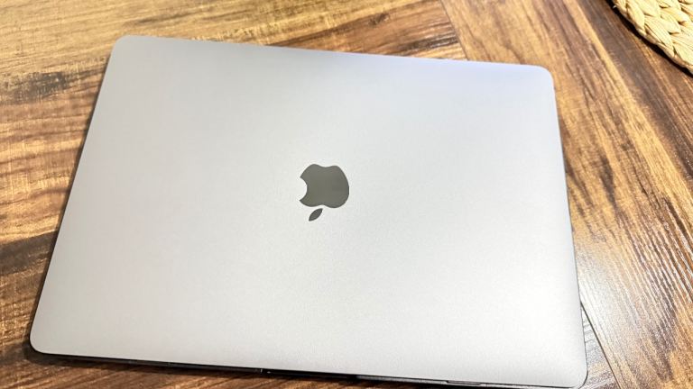 Apple MacBook Pro 17,1/M1 A2338 (8-CPU 8-GPU)256GB SSD Hard drive 13" screen