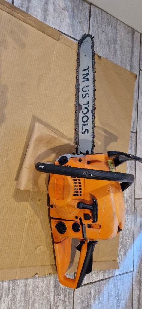 2 stroke petrol chainsaw excellent start and runner