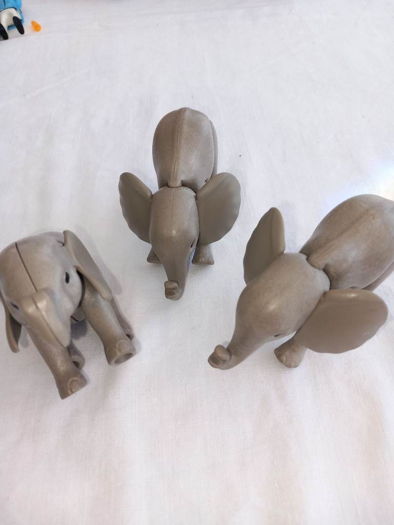 PLAYMOBIL ELEPHANT'S  PRE-USED,GOOD CONDITION.