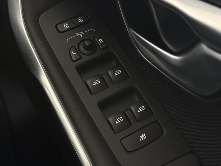 2016 Volvo V40 D2 [120] Momentum Nav Plus 5dr Geartronic HATCHBACK DIESEL Automatic