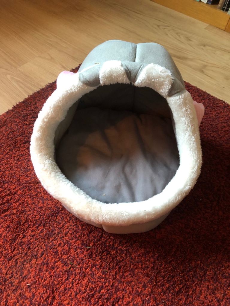 cat basket very nice and good size also for bigger cats