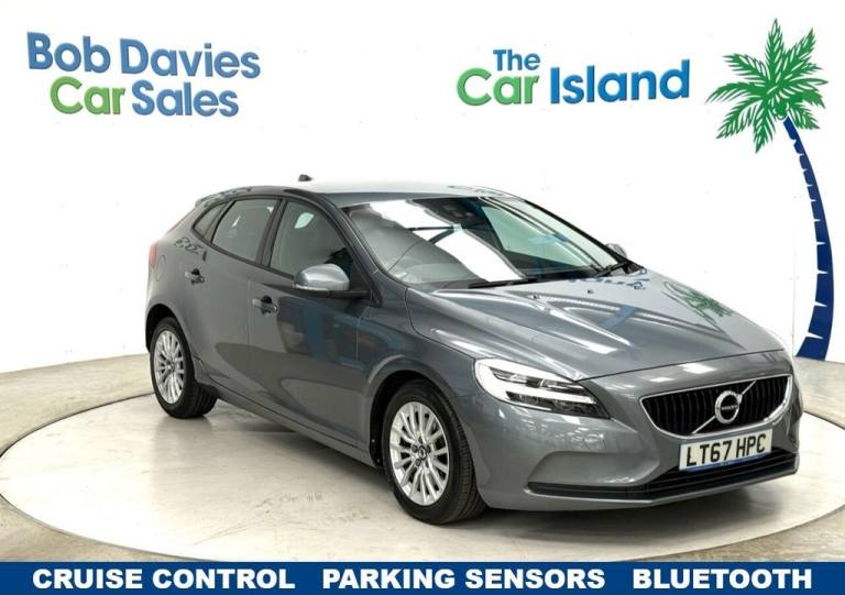 2017 67 VOLVO V40 2.0 T2 MOMENTUM NAV PLUS HATCHBACK 5DR PETROL MANUAL EURO 6 (S