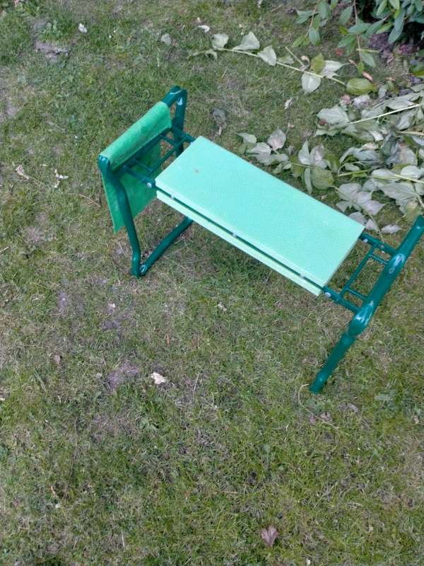 Garden Kneeler 2-in-1 Folding Gardening Padded Seat and Kneeling Stool