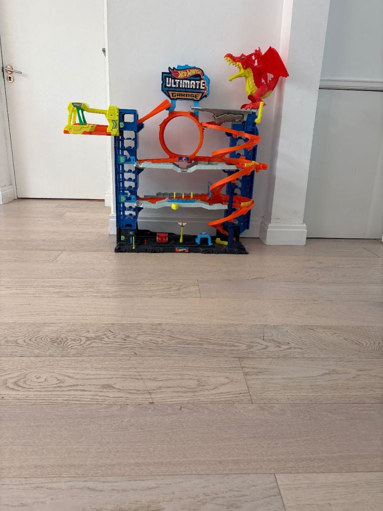Hot Wheels Ultimate Garage Playset with Dragon Attack