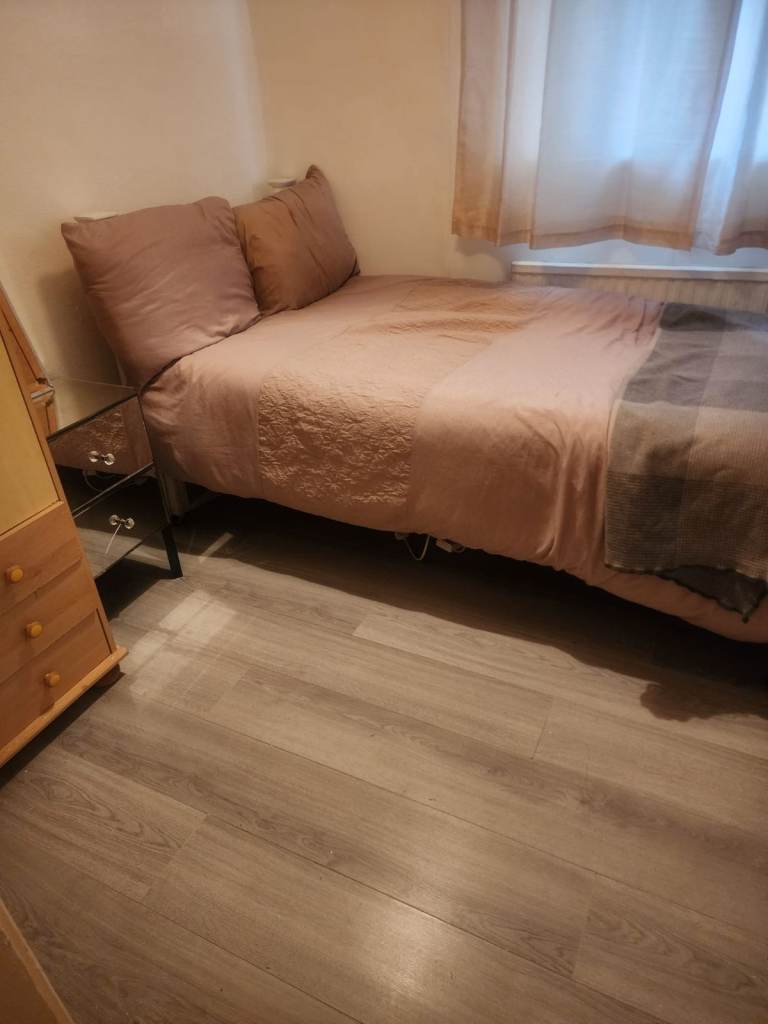 BEAUTIFUL FULLY FURNISHED ROOM