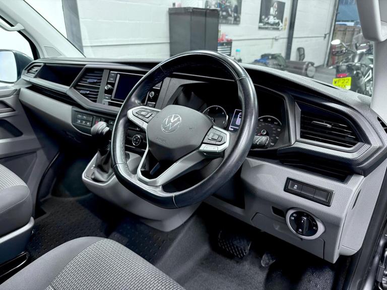 2022 Volkswagen Transporter 2.0 BiTDI T32 Highline Kombi DSG FWD SWB Euro 6 (s/s) 5dr WINDOW VAN ...