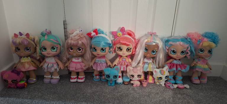 Large Bundle of Kindi Kids Dolls and Accessories – Good Condition