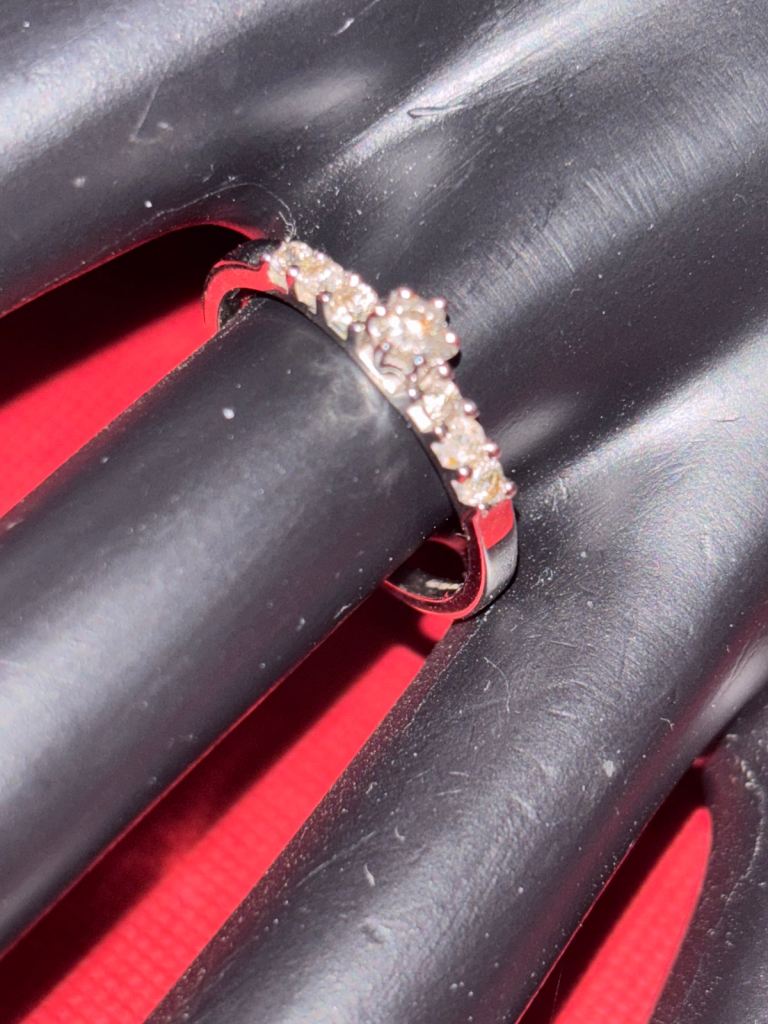 9 K White Gold Diamond Ring