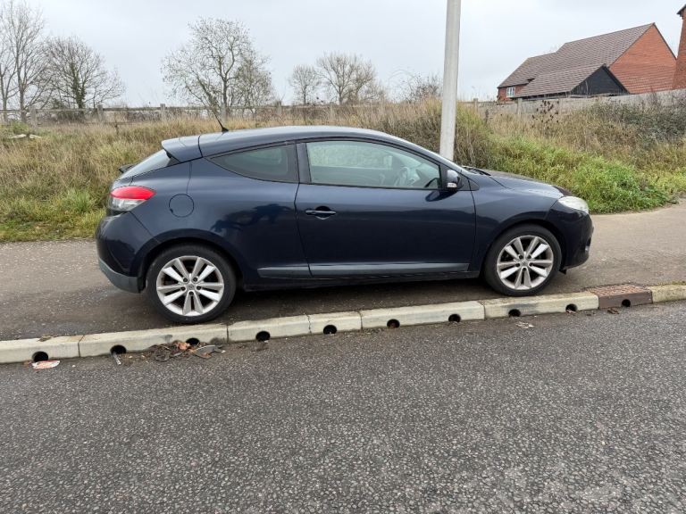 RENAULT MEGANE 1.6 16V 110 EXPRESSION Coupe MOT 01/27