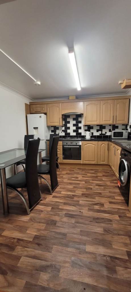 2 Bedroom ground floor flat in Plaistow:E13 0AS