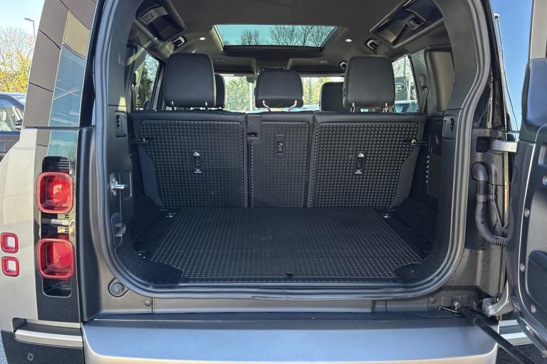 2024 Land Rover Defender 110 3.0 D300 X-Dynamic SE 5dr SUV DIESEL Automatic