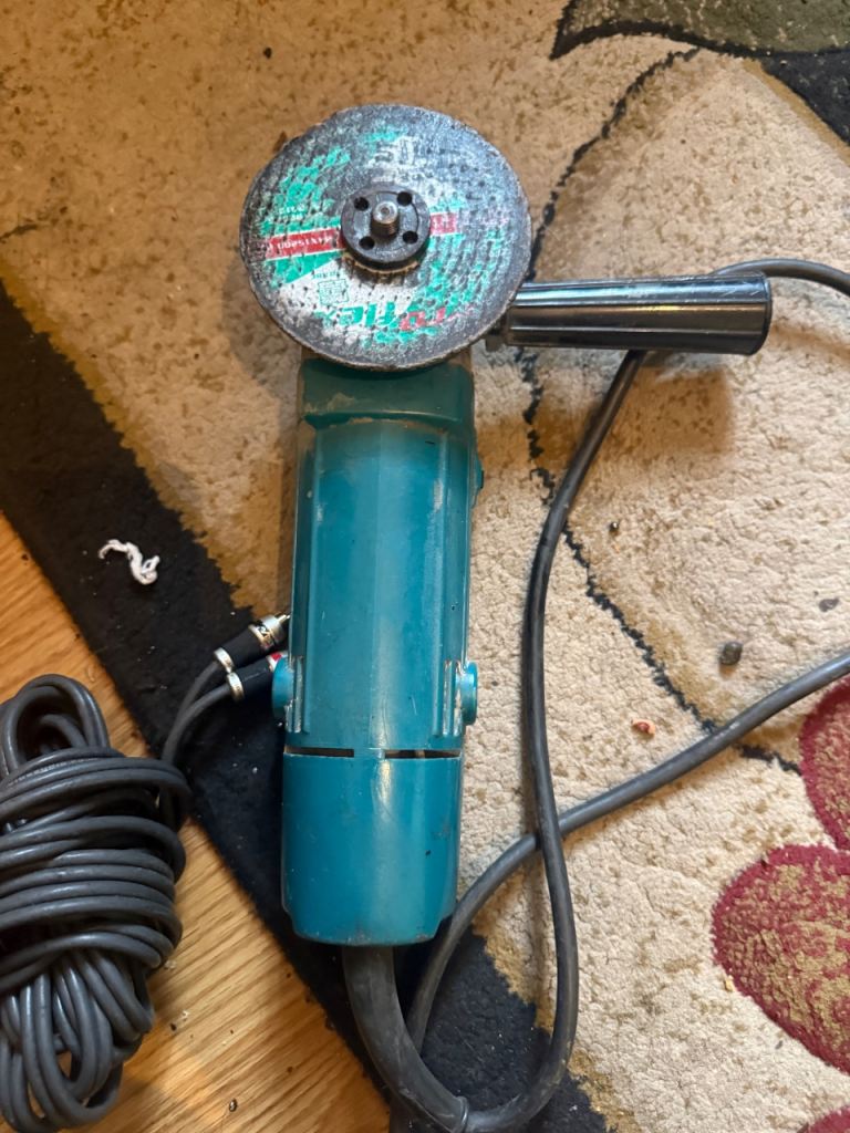 Makita 9501B 100mm Disc Grinder – Fair Condition
